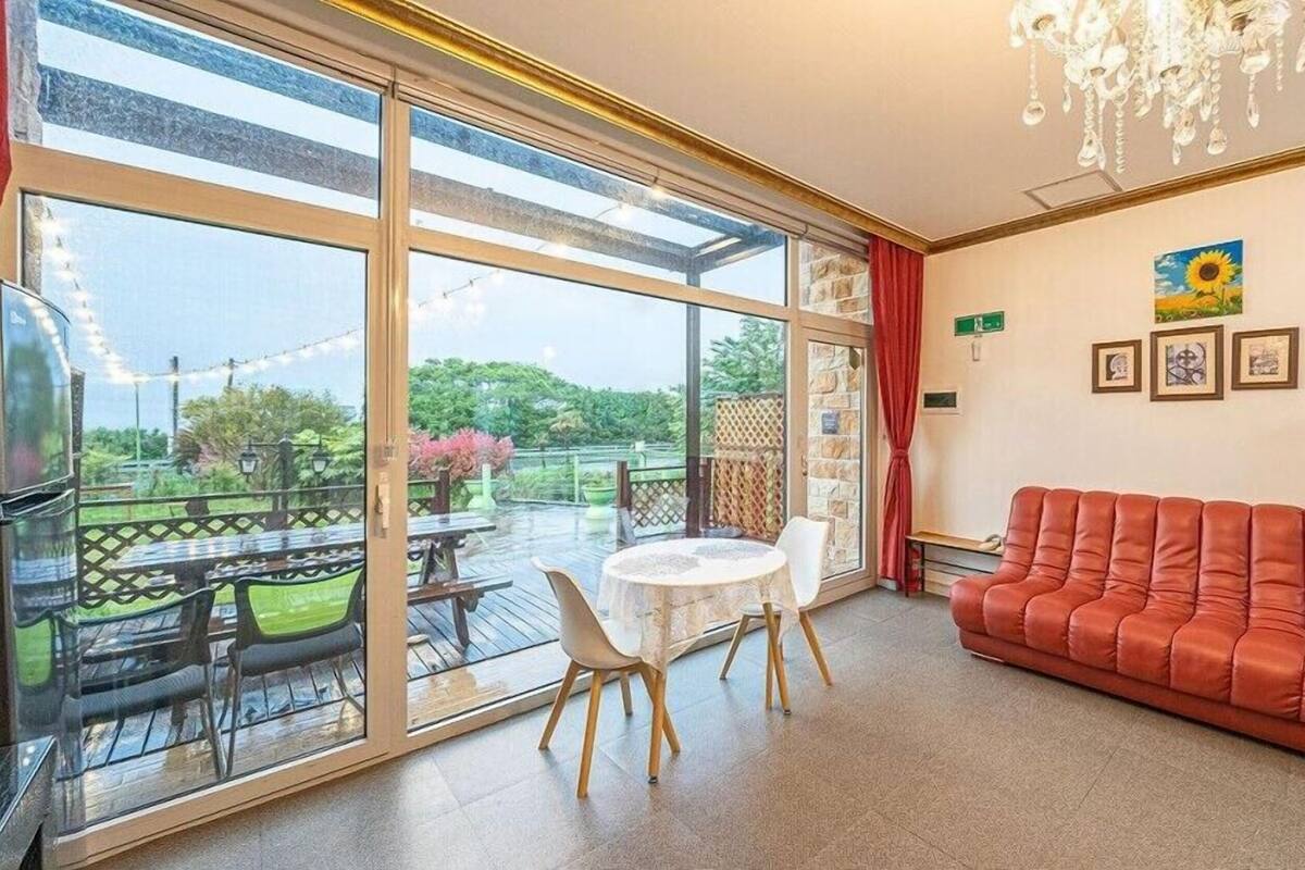 Room (102 spar) | WiFi (free), bed sheets