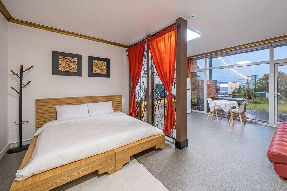 Room (101 spar) | WiFi (free), bed sheets