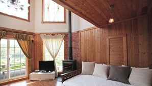 Room (Chimes) | WiFi (free), bed sheets - Lumain Pension (Muju)