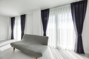 Room (Blueberry) | Free WiFi, bed sheets - Jebudo Olle Pension (Hwaseong)
