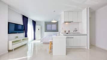 Room (Lilac) | Free WiFi, bed sheets