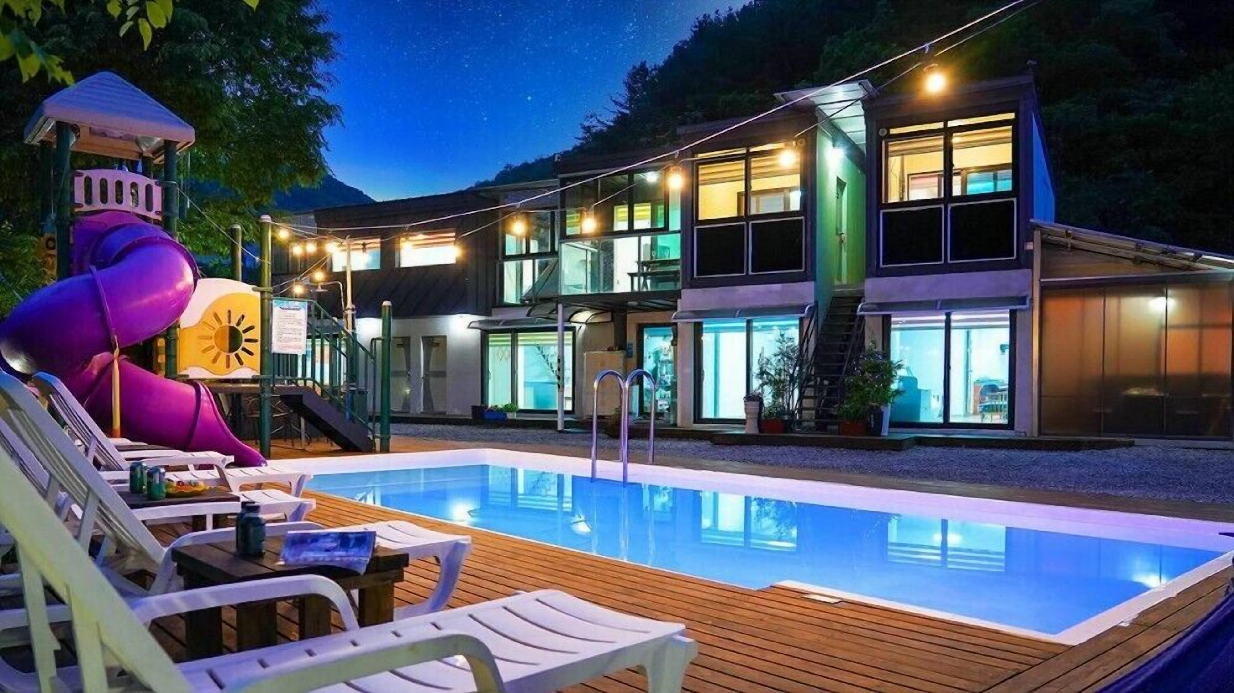 المنشأة من الخارج