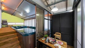 Chambre (Private Swimming Spa 4)