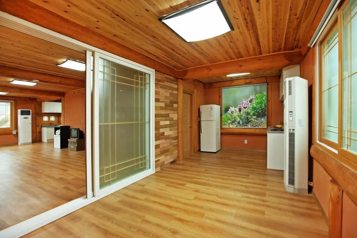 Room (Mulbanggae) | Free WiFi, bed sheets