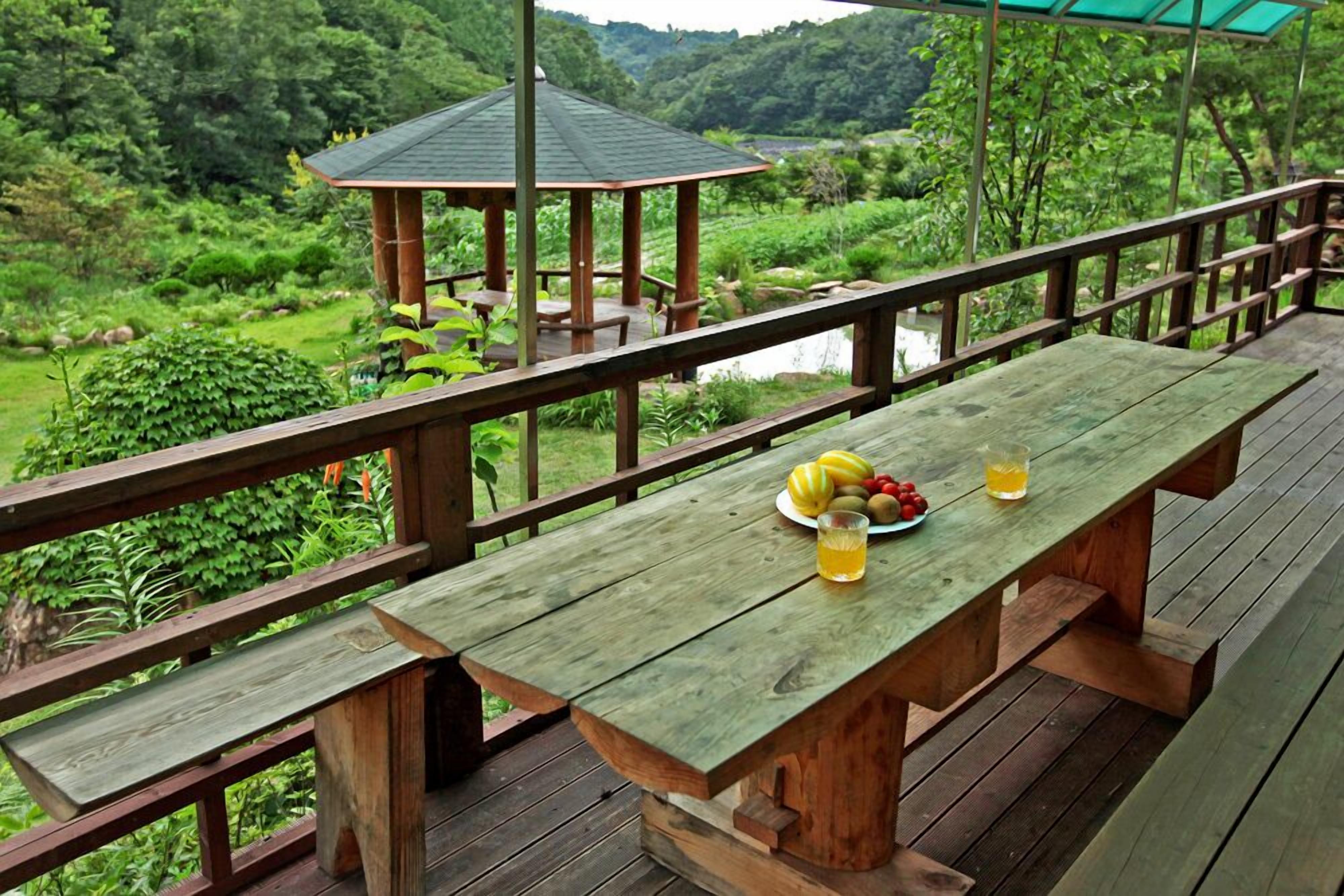 واي فاي مجانًا وملاءات أسرّة