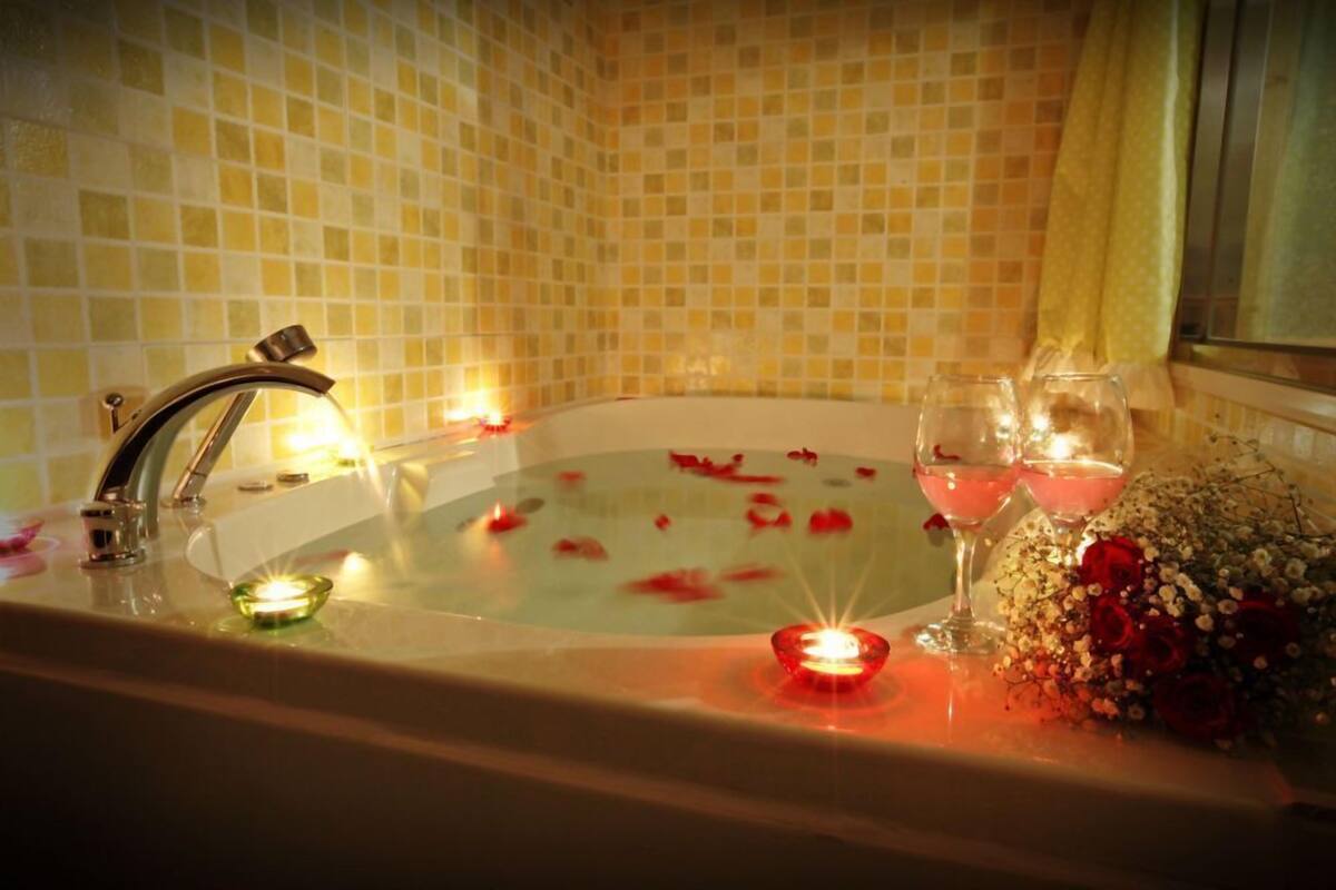 Room (Green (Whirlpool Spa))