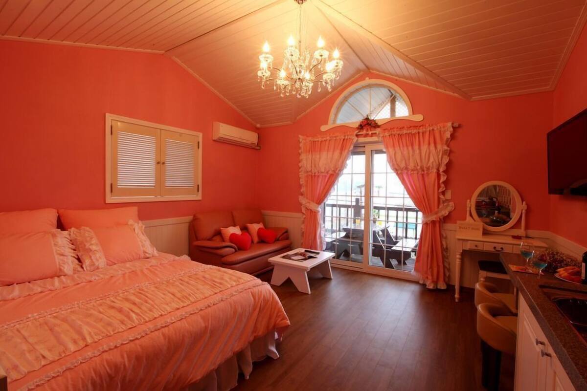 Room (Pink (2nd floor))