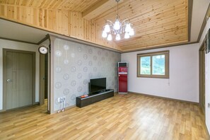 Room (Group Room) | Free WiFi, bed sheets - Yoonsul Pension (Yeongdong)