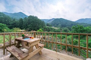 Room (Orange) | Free WiFi, bed sheets - Yoonsul Pension (Yeongdong)