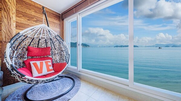 Room (Mint 401) | Free WiFi, bed sheets - Geoje beach house (Geoje)