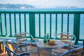 Room (Mint 401) | Free WiFi, bed sheets - Geoje beach house (Geoje)