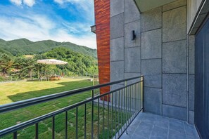 Room (A102)