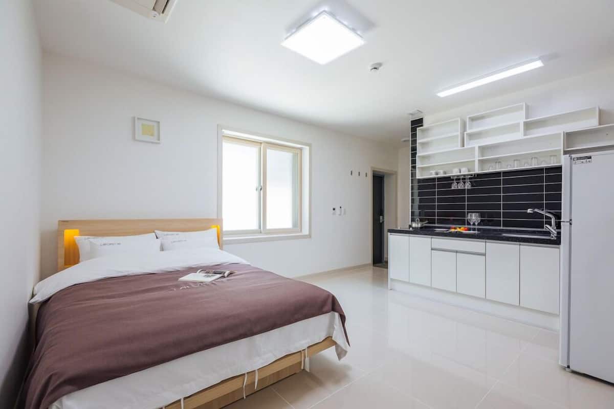 Room (B104) | Free WiFi, bed sheets
