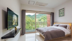 Room (B202) - Laforet 98 (Hwacheon)