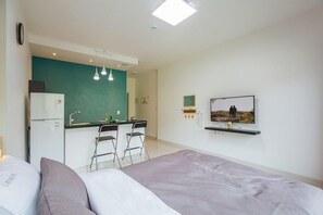 Room (B202)