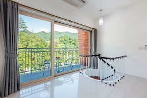 Room (B105) | Free WiFi, bed sheets