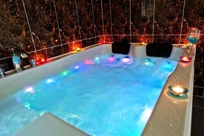 Room ( Suite Room 204 SPA) | Individually decorated, free WiFi