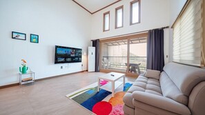 Room ( Suite Room 203 SPA) | Individually decorated, free WiFi - Enfold Pension (Pocheon)