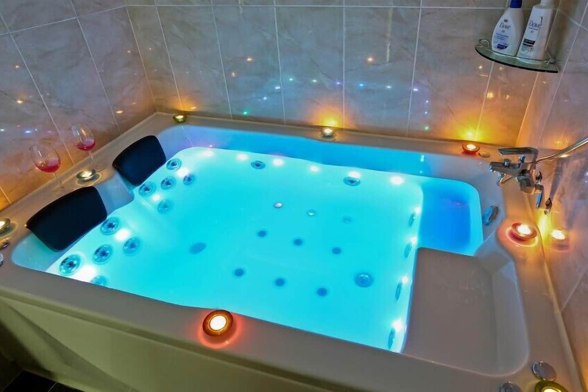 غرفة (Room 101 SPA) | واي فاي مجانًا وبديكورات فريدة لكل غرفة