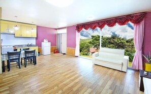 Decoración personalizada, muebles diferentes y wifi gratis 