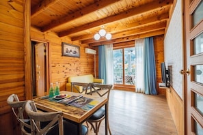 Decoración personalizada, muebles diferentes y wifi gratis