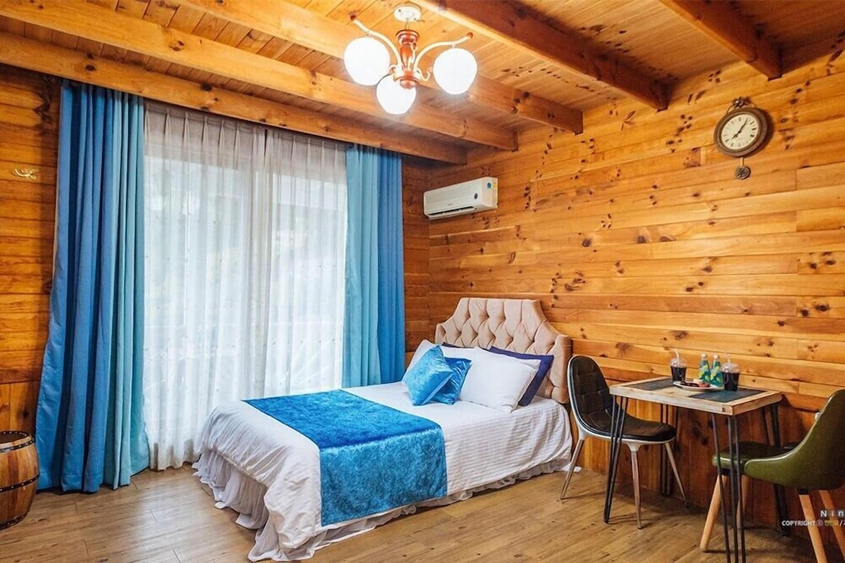 Room | Individually decorated, individually furnished, free WiFi, bed sheets