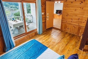 Room | Individually decorated, individually furnished, free WiFi, bed sheets