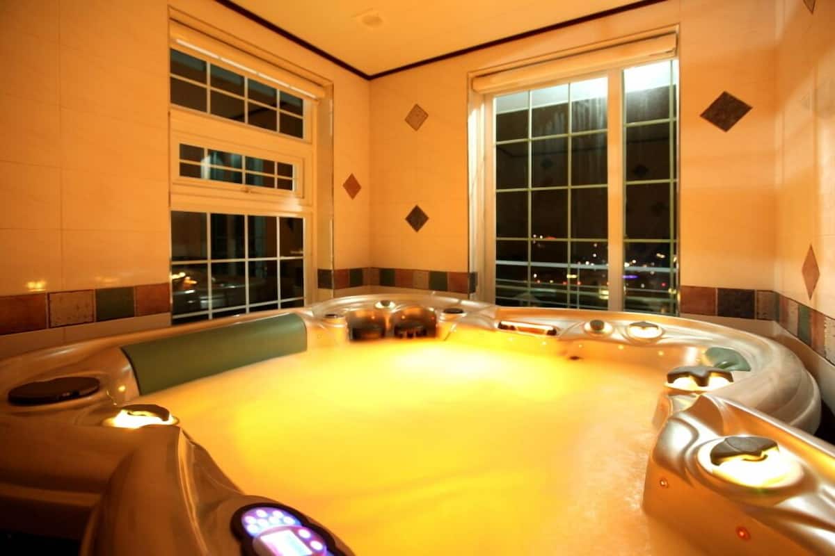Room (Neo black (Private spa)) | Individually decorated, individually furnished, free WiFi, bed sheets