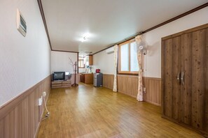 Room (1st floor) | Individually furnished, free WiFi, bed sheets