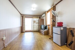 特色家居、免费 WiFi、床单