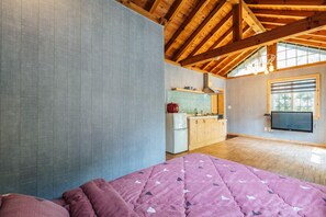 Room (Iseul 1)