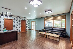 Room (Dalbitmaru 1) | Individually furnished, free WiFi, bed sheets - Haeorum Pension (Gapyeong)