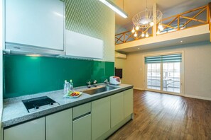 Room (Haetsal 3) | Individually furnished, free WiFi, bed sheets - Haeorum Pension (Gapyeong)