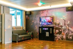 Room (Hite)