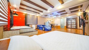 Room (IRIS202) | Individually decorated, individually furnished, free WiFi, bed sheets