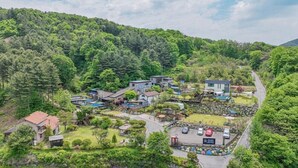 Unclassified image, 5 of 106, button - Iris Pension (Hongcheon)