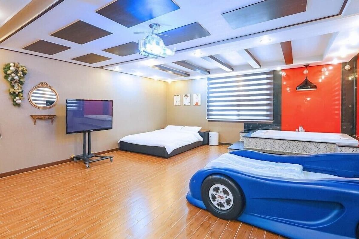 Room (IRIS202)