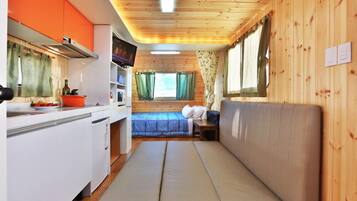 Didekorasi berbeda-beda dan dilengkapi dengan perabotan berbeda-beda