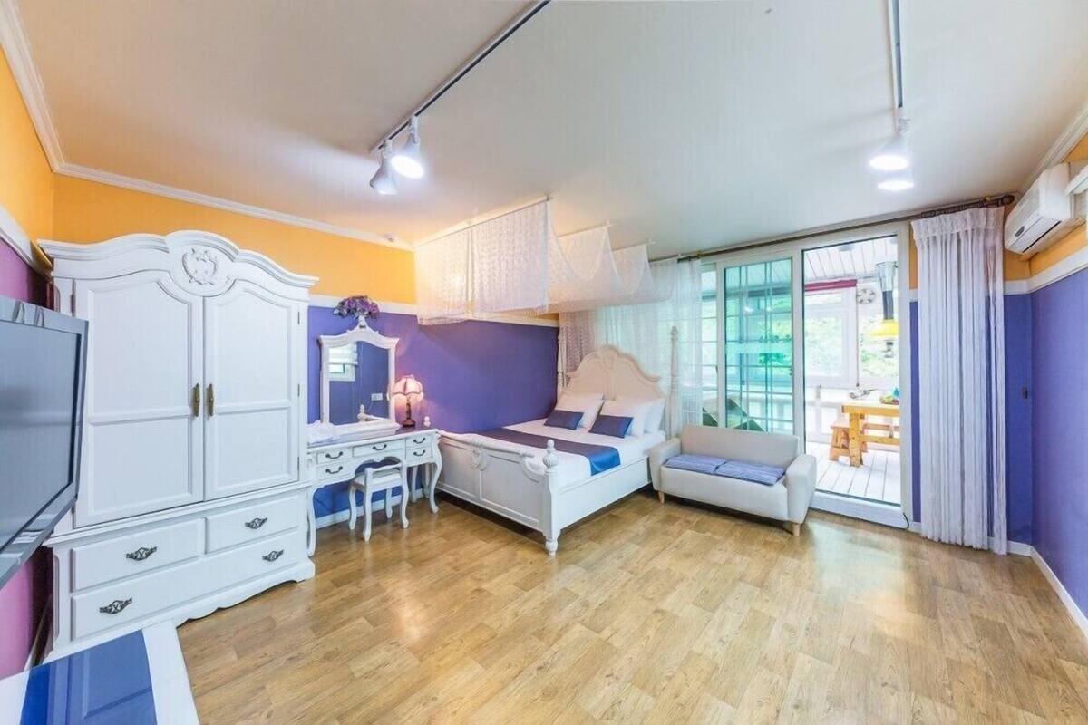 Habitación (Borabitsup) | Decoración personalizada, muebles diferentes y wifi gratis