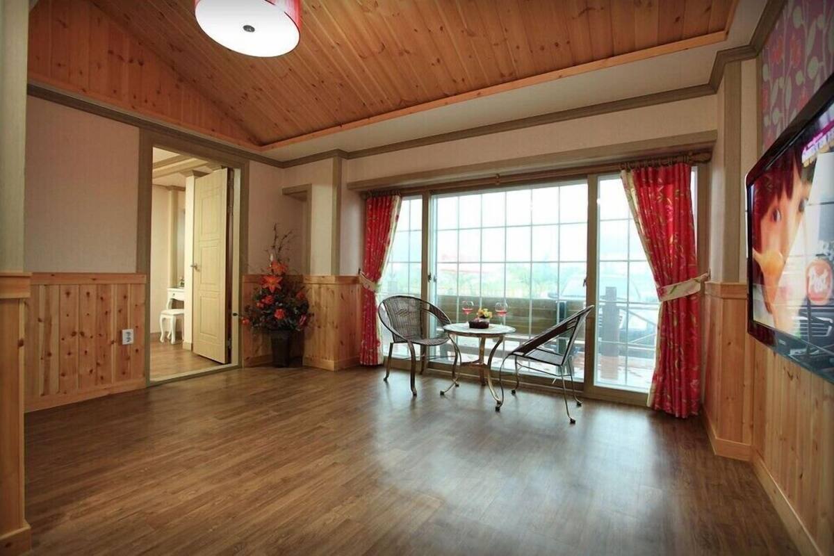 Room | Individually decorated, individually furnished, free WiFi, bed sheets