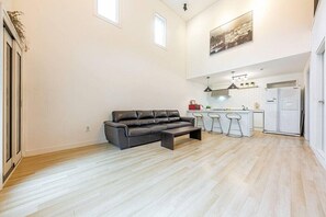 Room (Midum Private(Love+Somang)) | Individually decorated, individually furnished, free WiFi, bed sheets