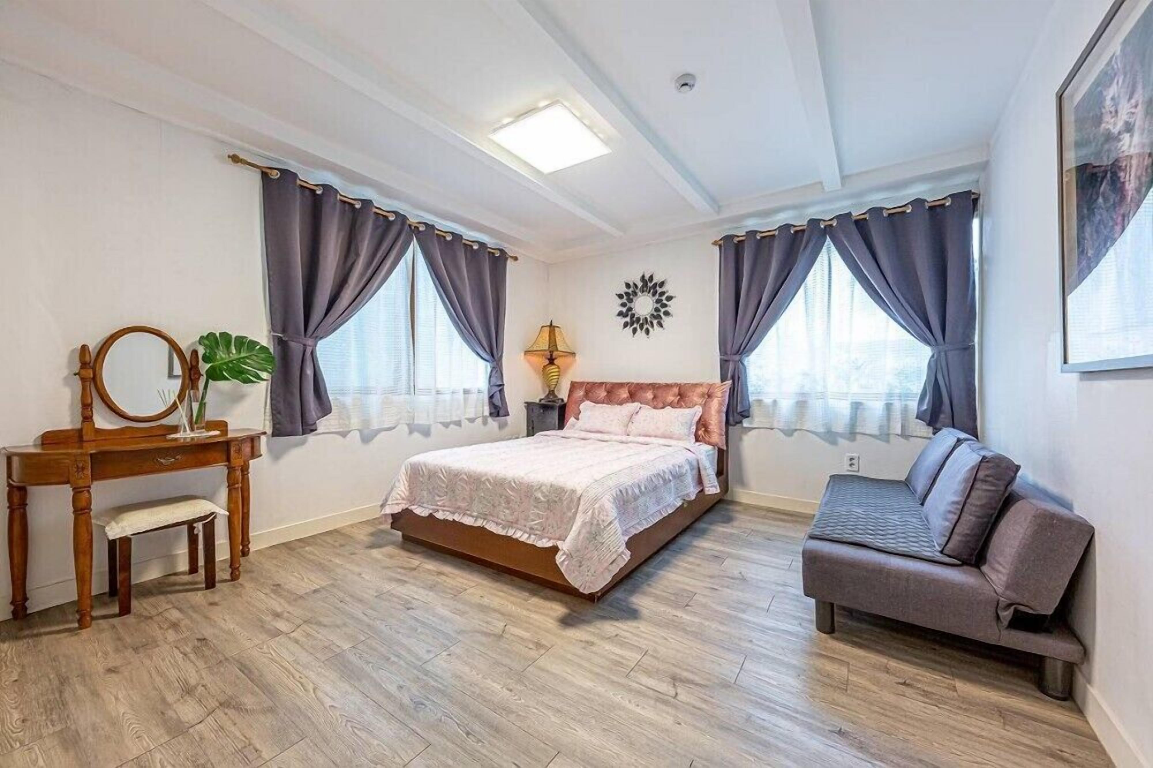 Room (Midum Private(Love+Somang)) | Individually decorated, individually furnished, free WiFi, bed sheets