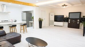 Room (Somang (Private)) | Individually decorated, individually furnished, free WiFi, bed sheets