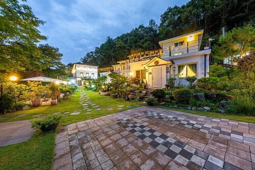 Vivaldi white house in vally