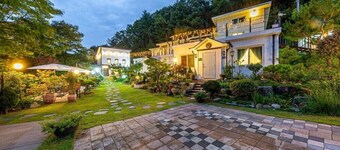 Vivaldi white house in vally