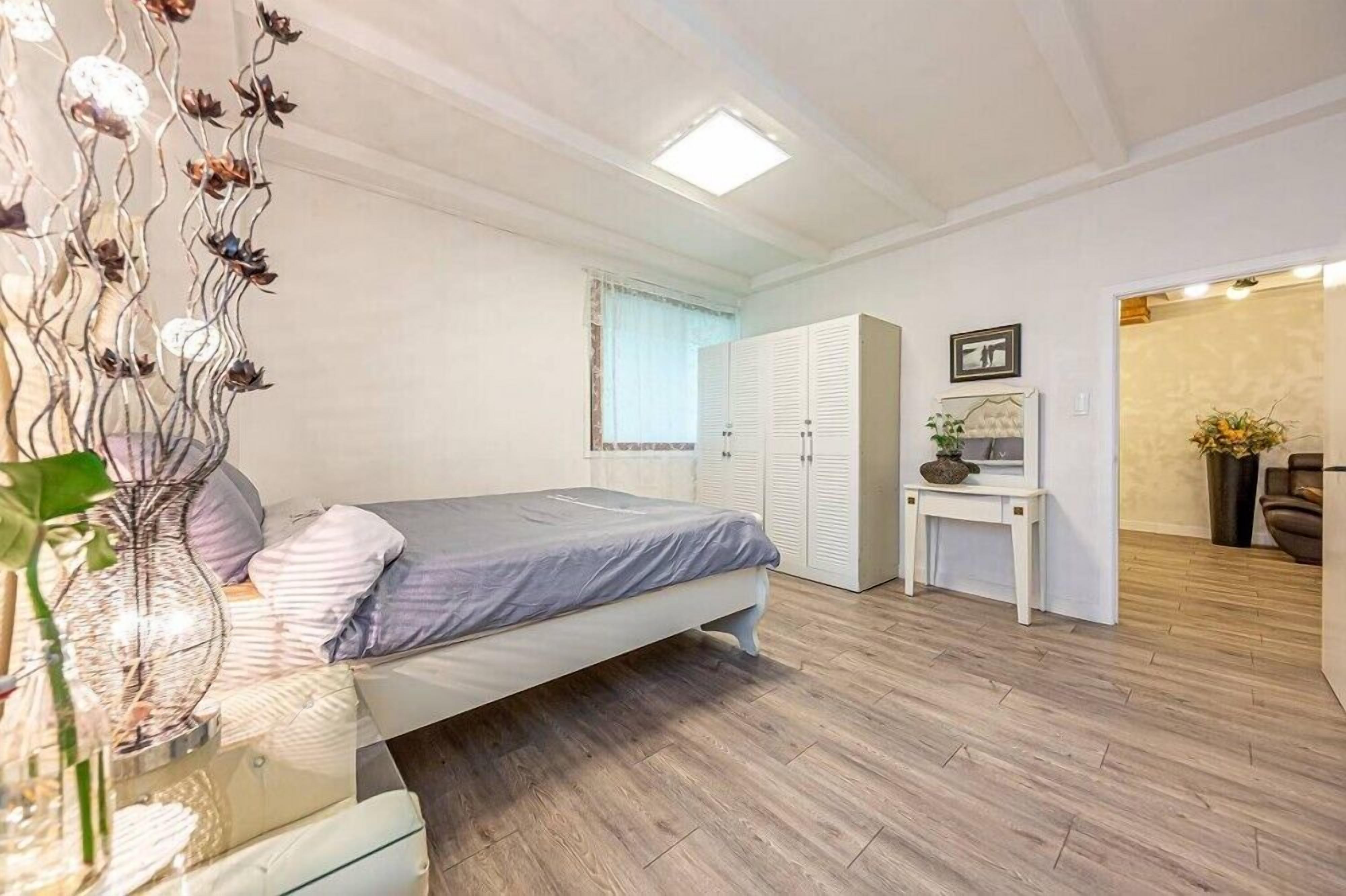 Room (Midum Private(Love+Somang)) | Individually decorated, individually furnished, free WiFi, bed sheets