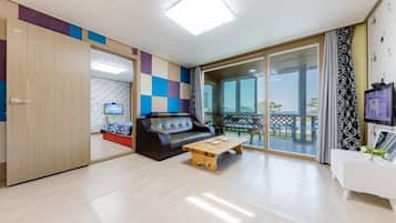 Habitación (family 1) | Decoración individual, mobiliario individual, wifi gratis y ropa de cama