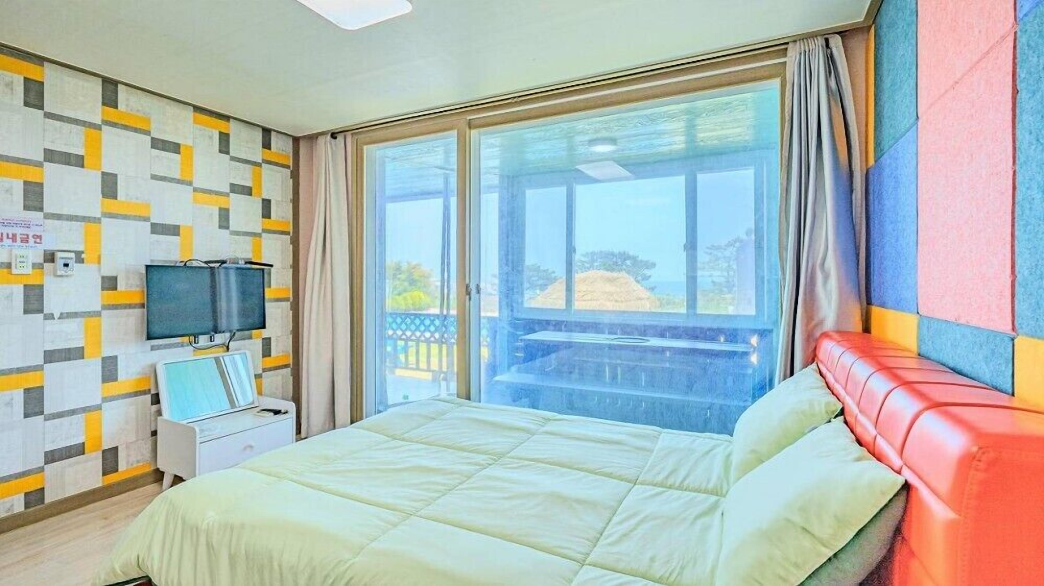 Room (Couple 1) | Individually decorated, individually furnished, free WiFi, bed sheets