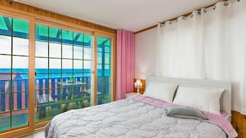 Room (Pink sora) | Individually decorated, individually furnished, free WiFi, bed sheets