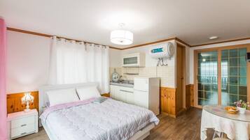 Room (Pink sora) | Individually decorated, individually furnished, free WiFi, bed sheets